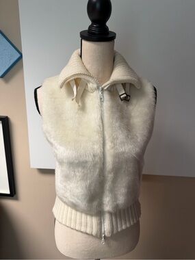 Women's Cream Faux-Fur Zip Vest with Ribbed Collar